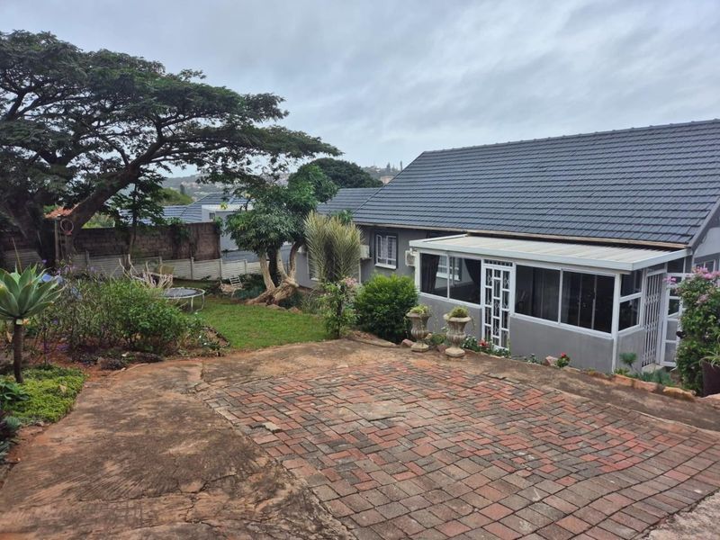 A PLACE TO HANG YOUR HEART! ALL OFFERS FROM R 1850 000.00... TRY YOURS TODAY! - Photo 2