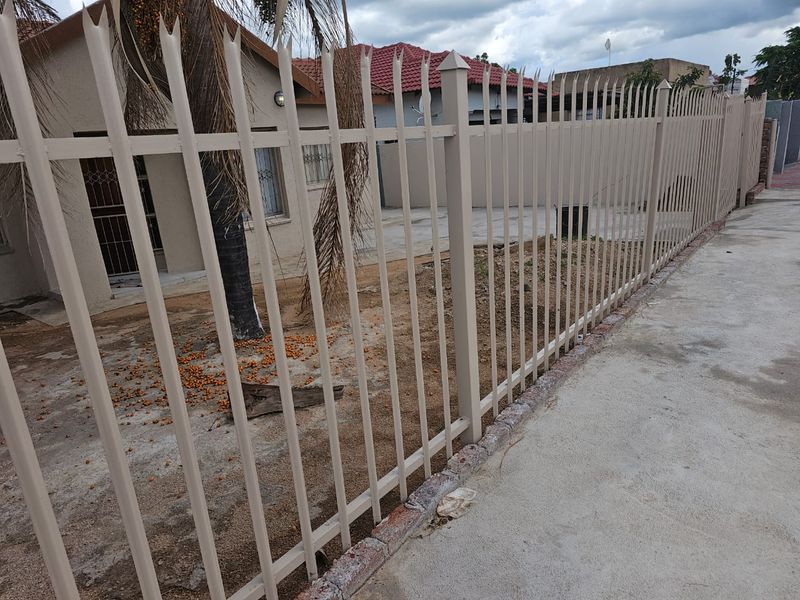 Neat 3-Bedroom Home with Outside Room & Garage – Seshego Zone 5 - Photo 9