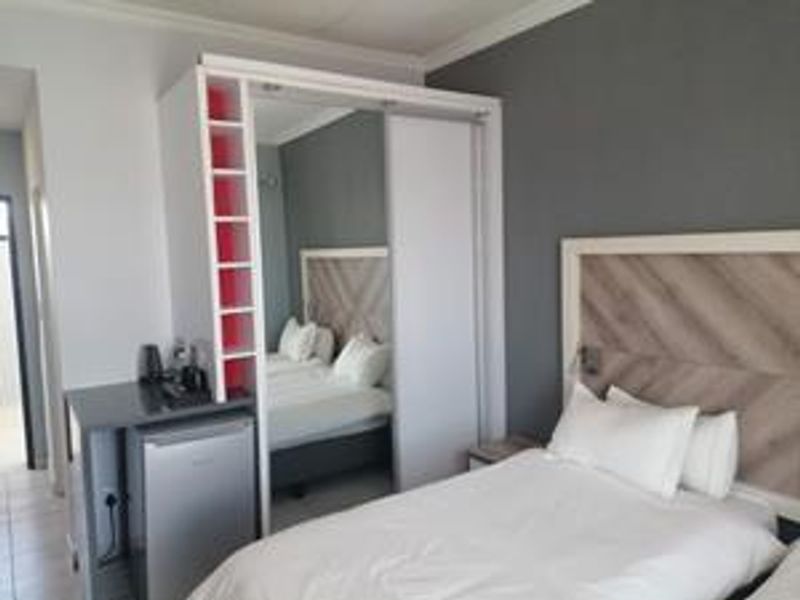 Business building for sale - Photo 5