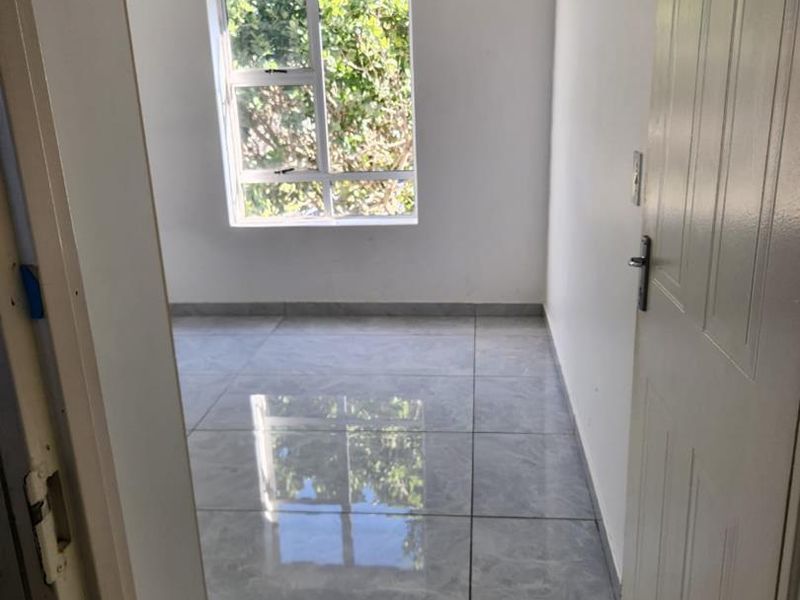One-bedroom apartment for sale in Pinelands, Anfield Village. - Photo 10