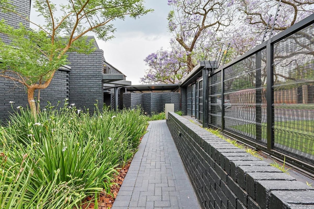 6 Bedroom For Sale - Photo 4