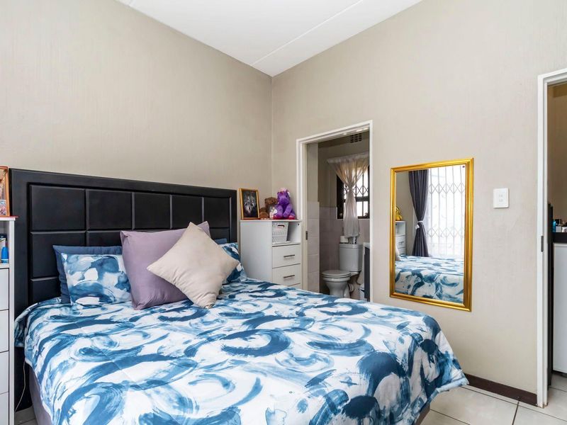 Three-bedroom ground floor apartment in barbeque downs - Photo 10