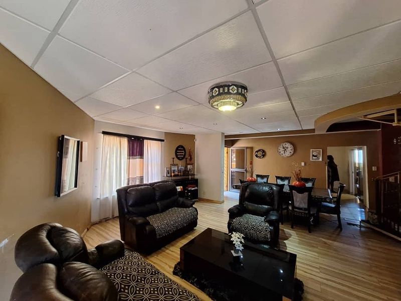 3 Bedroom House for Sale - Photo 4
