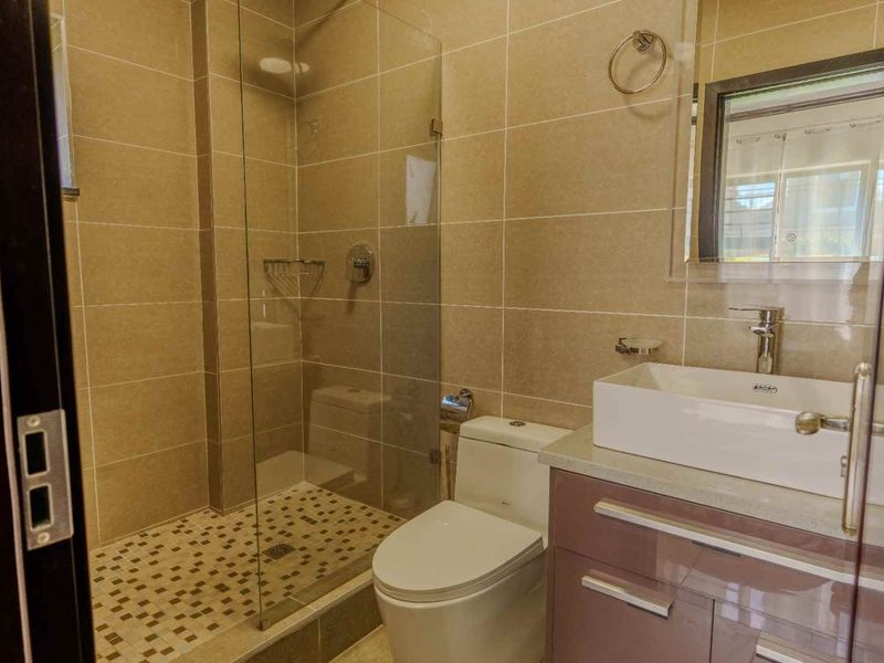 Modern 2Bedroom, 2Bathroom, Ground Floor Apartment, Private Garden - Photo 3