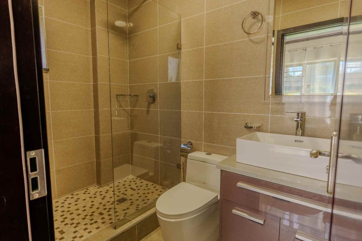 Modern 2Bedroom, 2Bathroom, Ground Floor Apartment, Private Garden - Photo 3