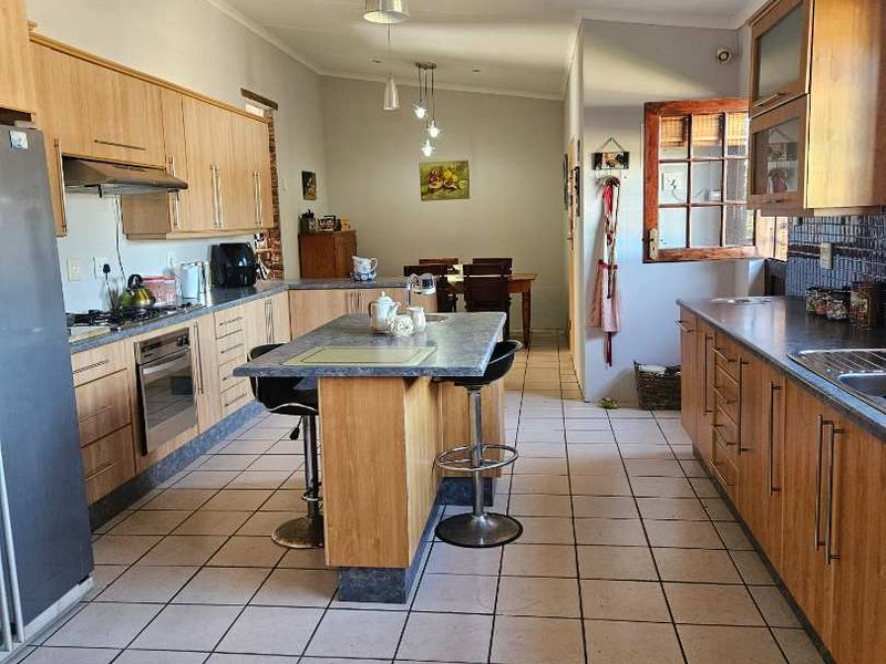 5 Bedroom home for sale in Fairbridge Heights, Uitenhage - Photo 6