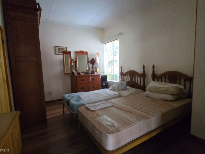 Spacious 3 bedroom Full Title Retirement house in Montana park - Photo 7