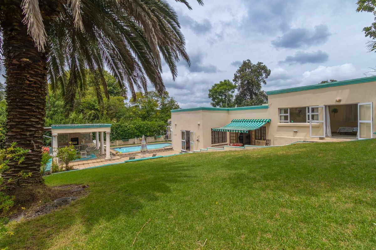 Charming Spacious Solid Family Home in Randpark Ridge - Photo 2