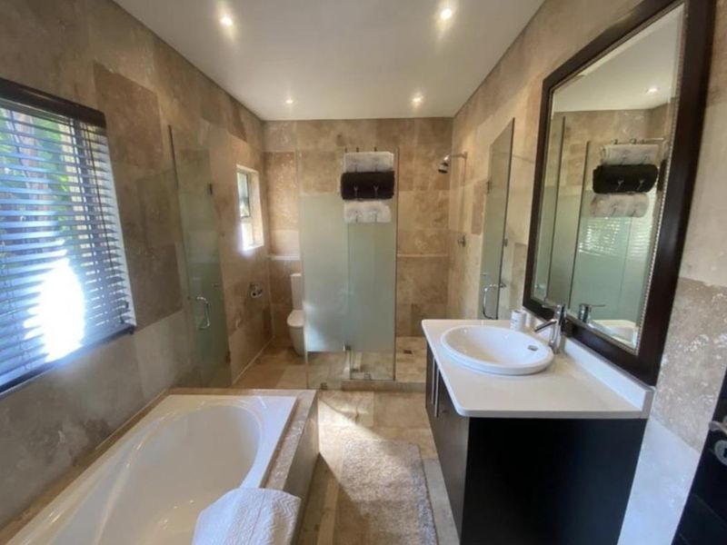 AN UPMARKET ONE BEDROOM GARDEN COTTAGE - Photo 4