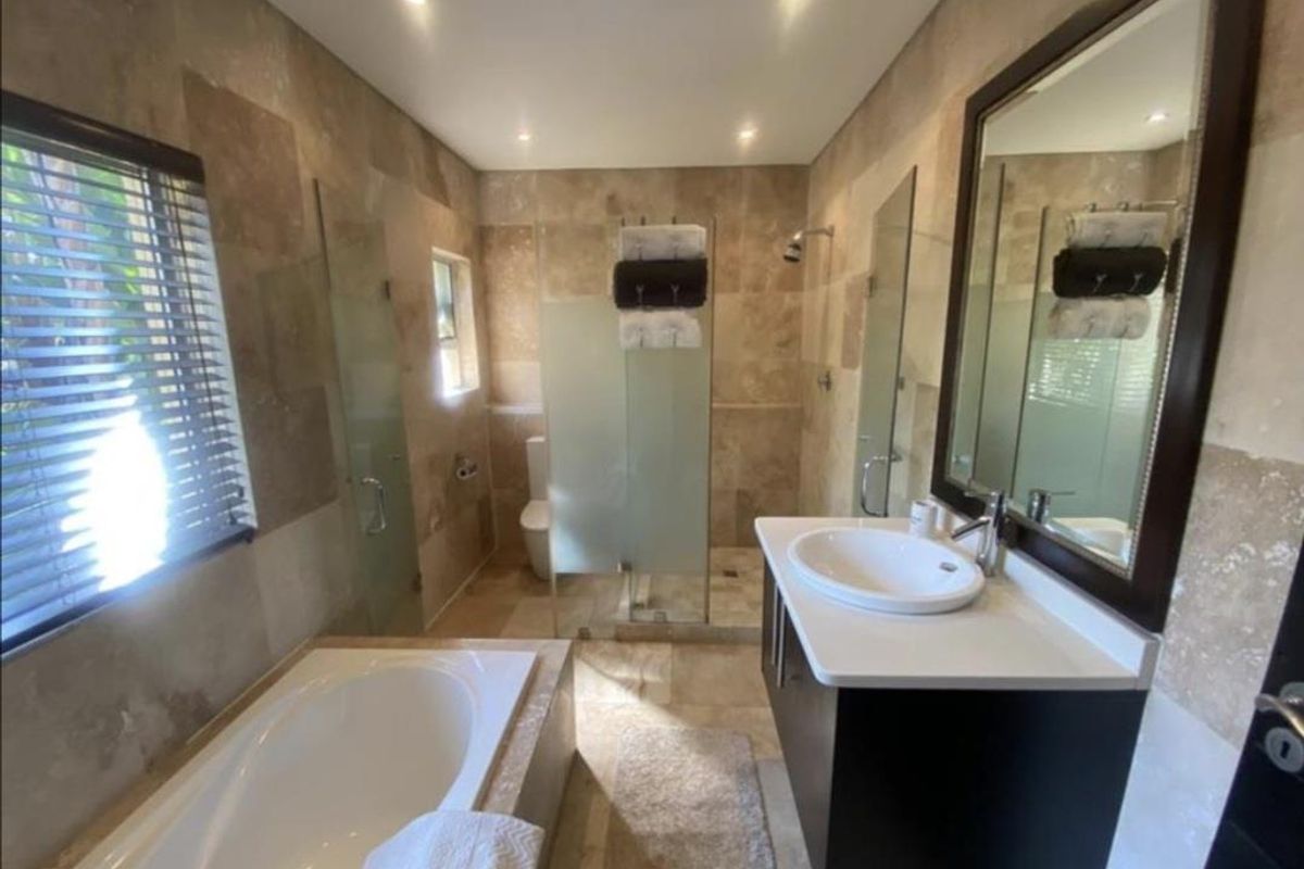 AN UPMARKET ONE BEDROOM GARDEN COTTAGE - Photo 4