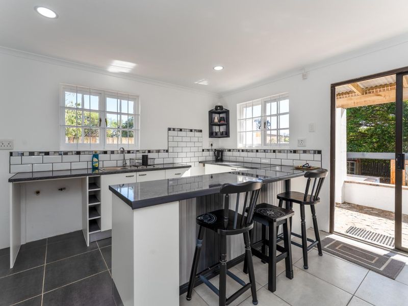 2 Bedroom, 2 Bathroom - Photo 4