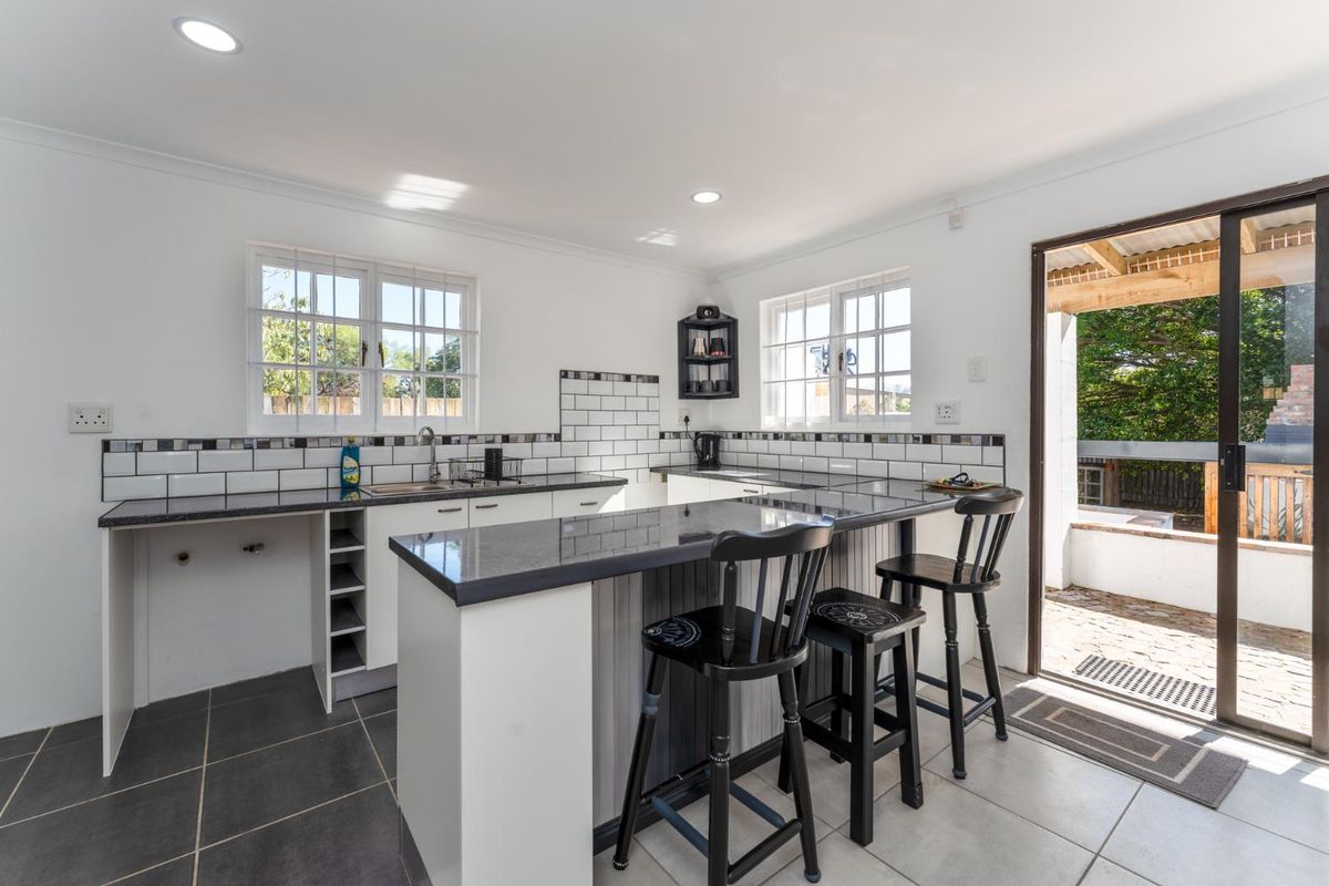 2 Bedroom, 2 Bathroom - Photo 4