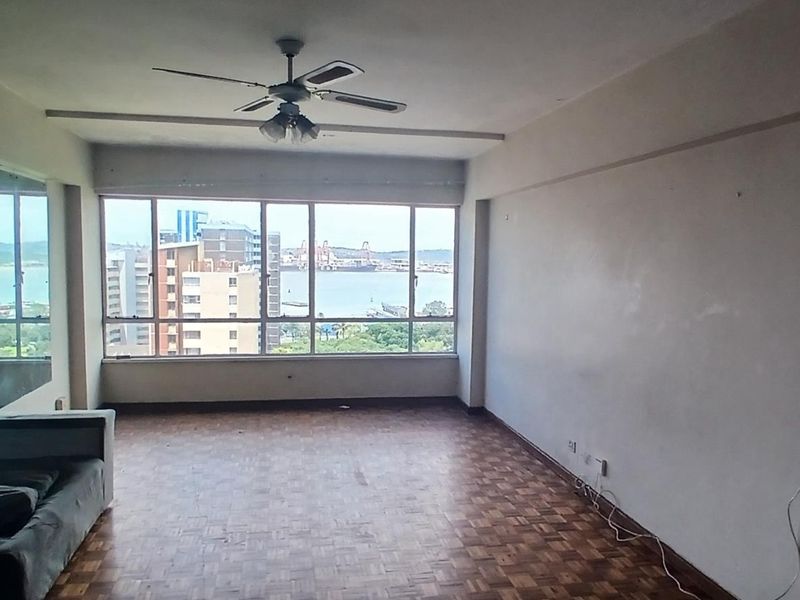 Renovator's Dream: Panoramic Views in Durban Central - Photo 5