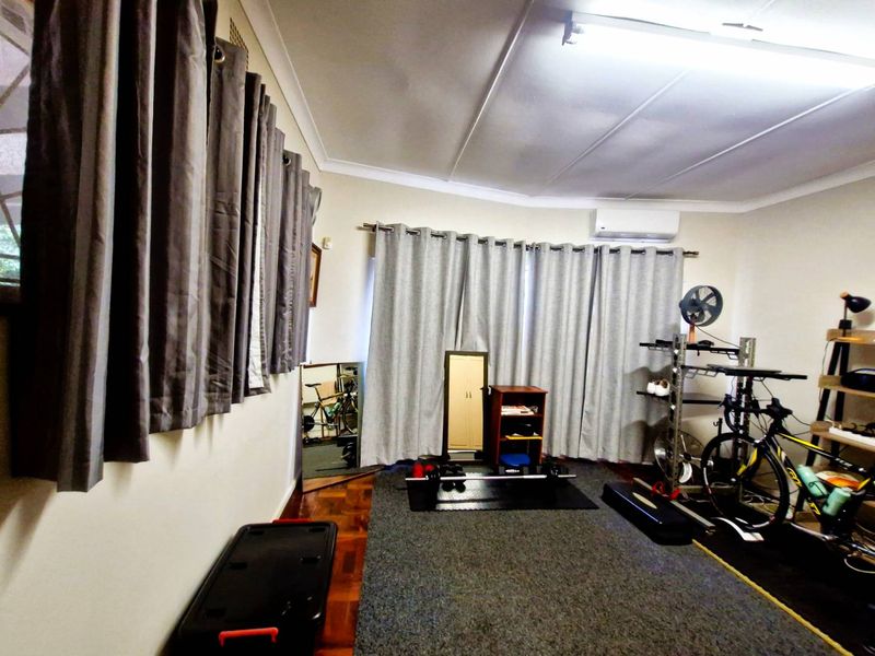 Charming Family Home in Quiet Cul-de-Sac - Photo 10