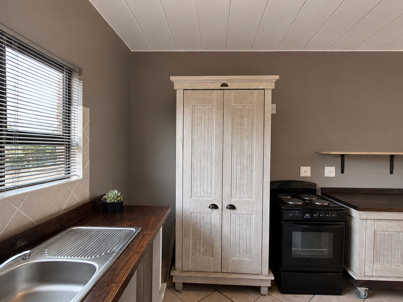Beautiful 3 Bedroom Townhouse With Loft - Photo 7