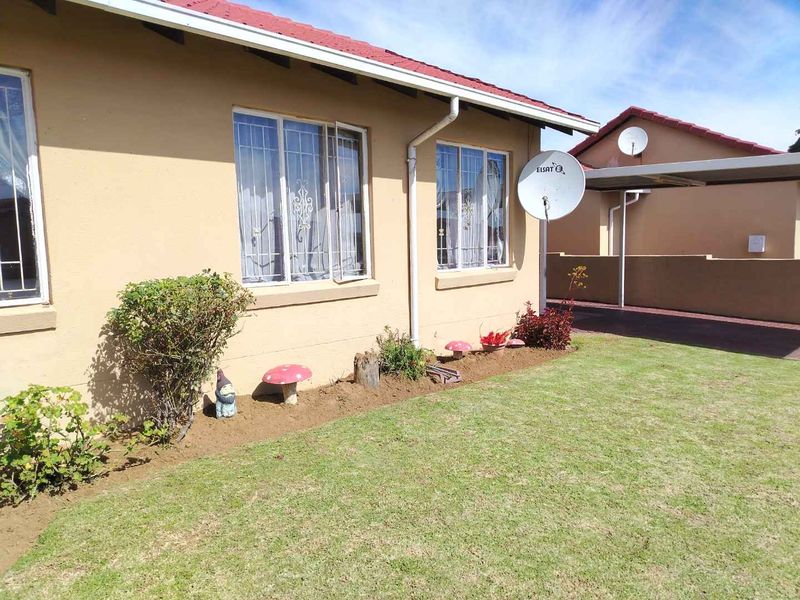 Charming 3-Bed Cluster in Serene Ormonde Gardens! - Photo 2