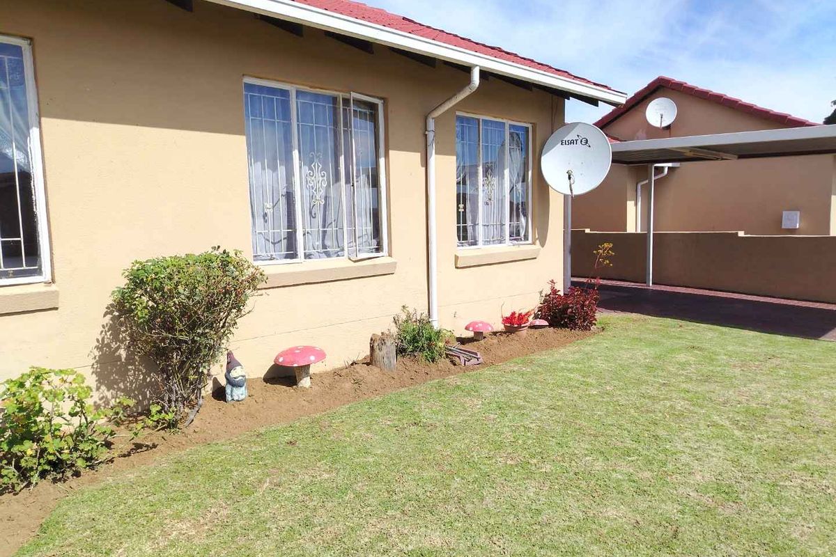 Charming 3-Bed Cluster in Serene Ormonde Gardens! - Photo 2