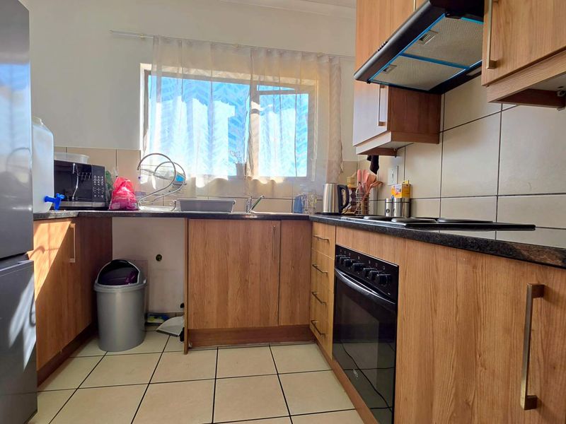 2 Bedroom Apartment / Flat for Sale in South Crest - Photo 6