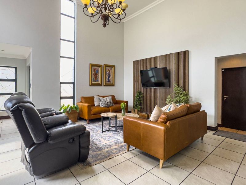 Exclusive Mandate - Single level charm in Midstream Hill - Photo 6