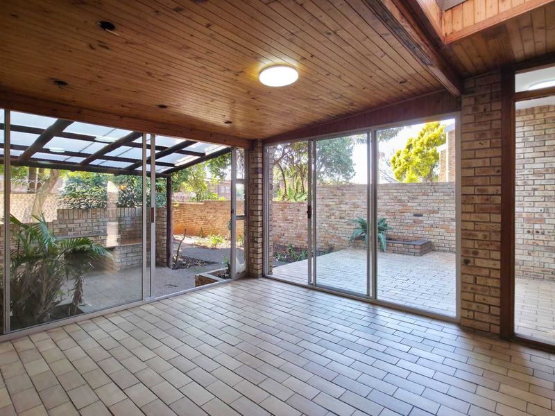 Refurbished Spacious 3 Bedroom Duplex Sandton Townhouses With Private Garden - Photo 6