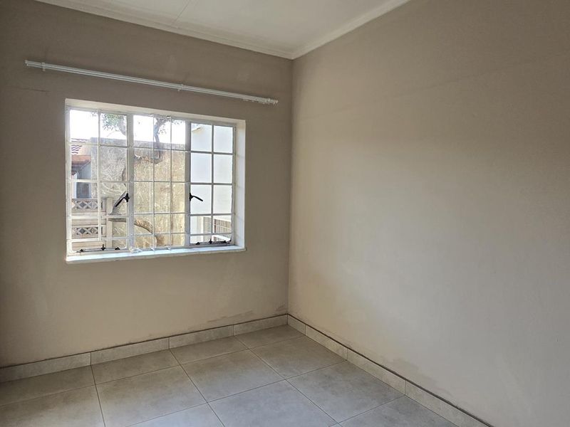 5 Bedroom House for Sale in Proclamation Hill, Pretoria - Photo 6