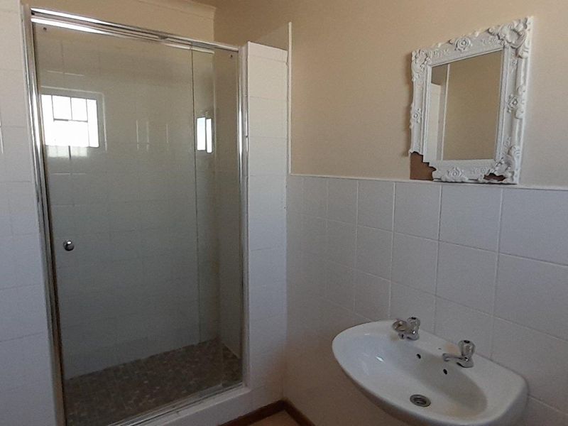 Luderitz - To Rent - Photo 8
