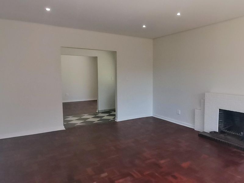 Stylish, newly renovated home for rental in Mondeor - Photo 6