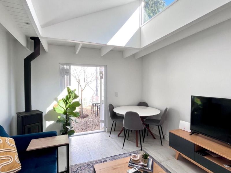 Renovated one bedroom house with garden - Photo 7