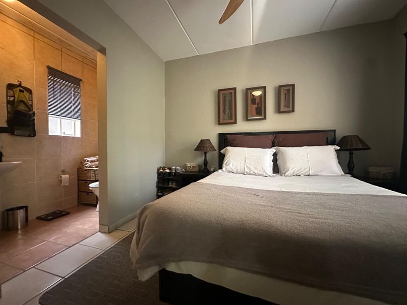 The “wow” factor is in place when you walk into this house in this nice security complex. - Photo 9