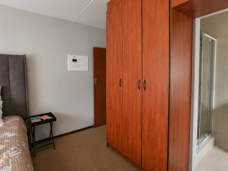 Fibre-Ready 2-Bedroom Apartment with Pool Access in Little Falls - Photo 7