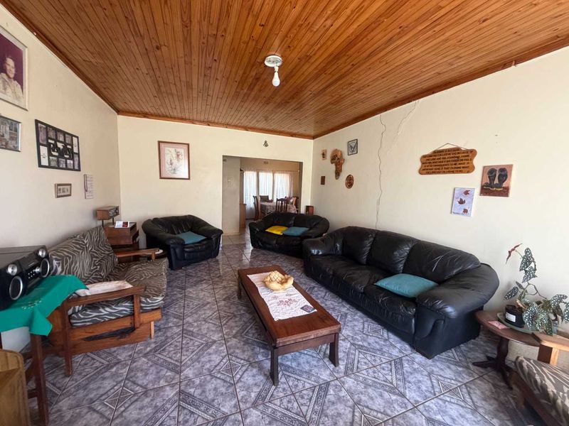 Renovator's Dream on a Generous 1,496m2 Stand – Endless Potential Awaits - Photo 8