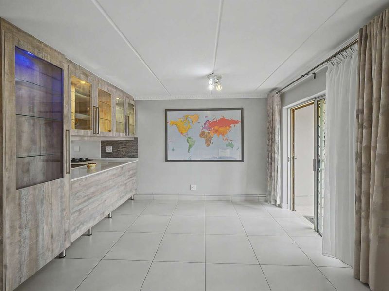 Three Bedroom townhouse in Annlin - Photo 7