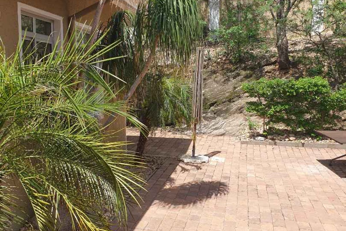 MID CENTURY STYLE OFFICES FOR SALE - Photo 5