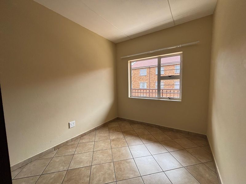 2 Bedroom Apartments for sale in Kempton Park - Photo 8