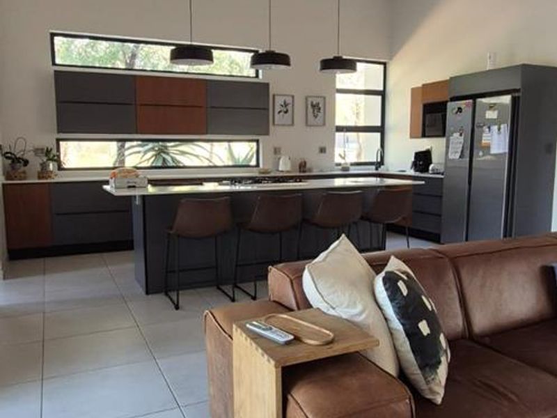 STYLISH FURNISHED HOME TO RENT IN ZANDSPRUIT MANOR - Photo 6