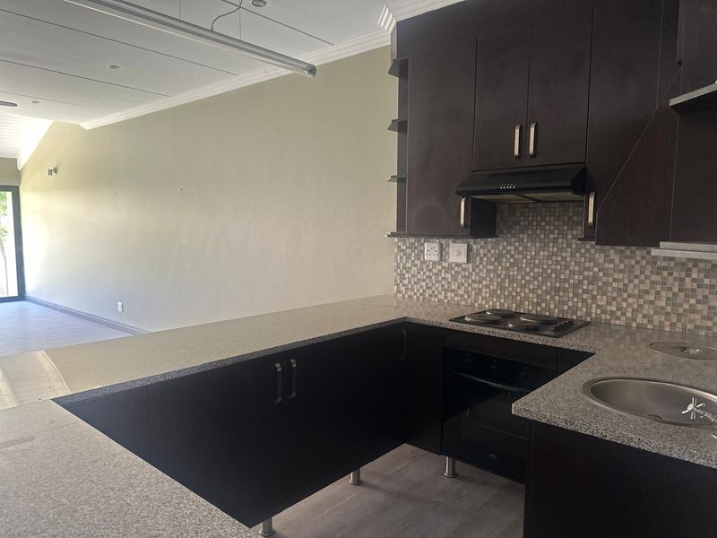 Townhouse in Woodlands - Where Everyone Wants to Live - Photo 4