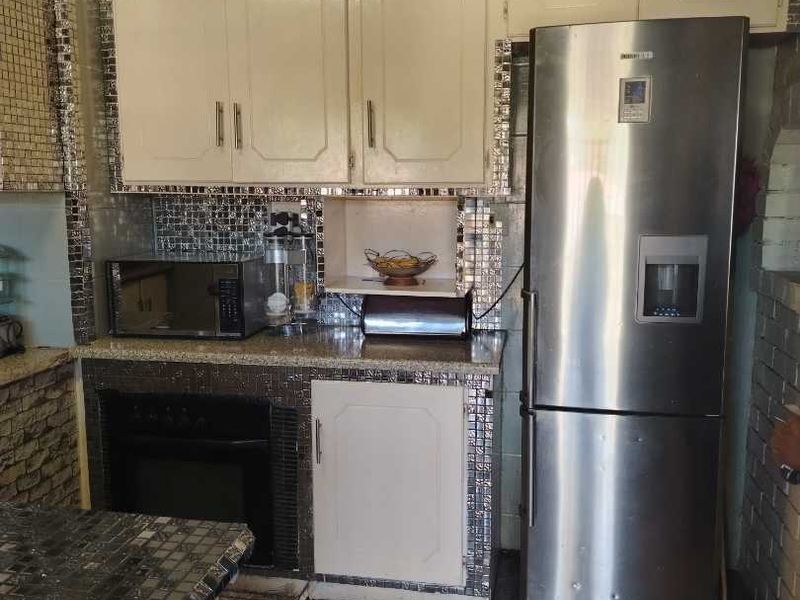 A ready to move in house - Photo 8