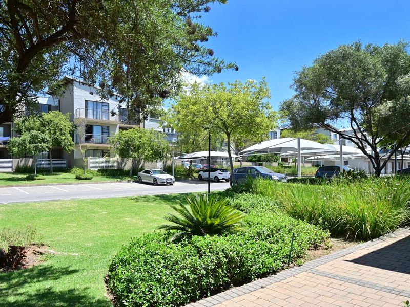 Charming Bachelor Apartment in Secure Estate - Photo 2