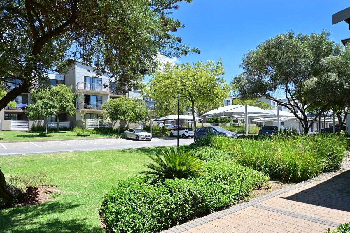 Charming Bachelor Apartment in Secure Estate - Photo 2