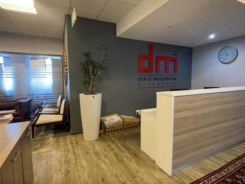 AAA-Grade 339m2 office on 8th floor of convention towers - Photo 4