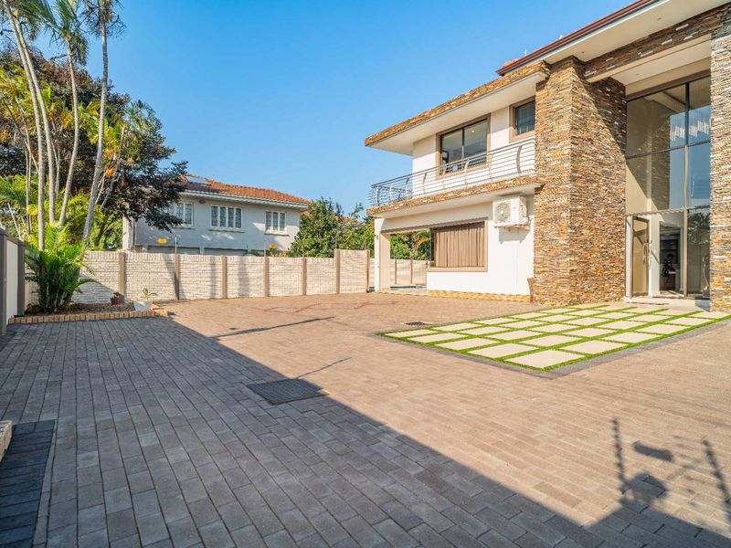 Where Architectural Elegance Meets Uncompromising Luxury - Photo 4