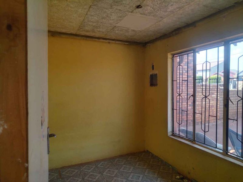 2 bedrooms house for sale in Soshanguve East - Photo 6