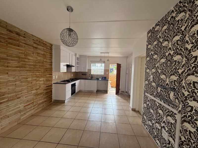 Spacious Face-Brick Duplex – Immediate Occupation Available - Photo 4