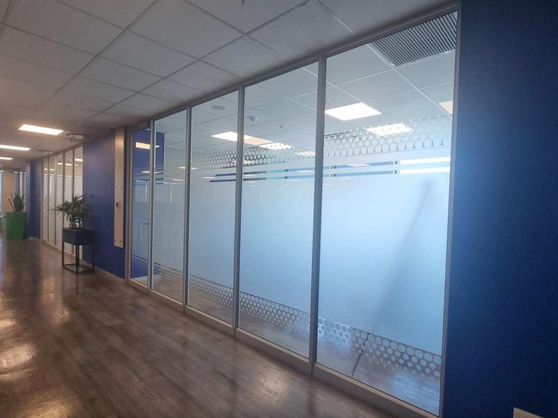 Full-floor 1660m2 office to let on 15th floor of the Halyard - Photo 10