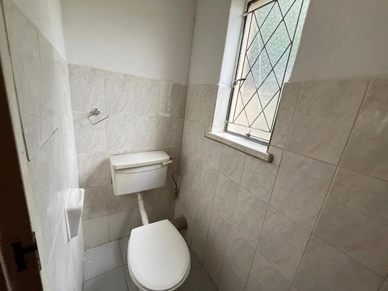 Fixer-Upper Awaits!  Three bedroom house with a potential flat and double garage fit 4 cars - Photo 10