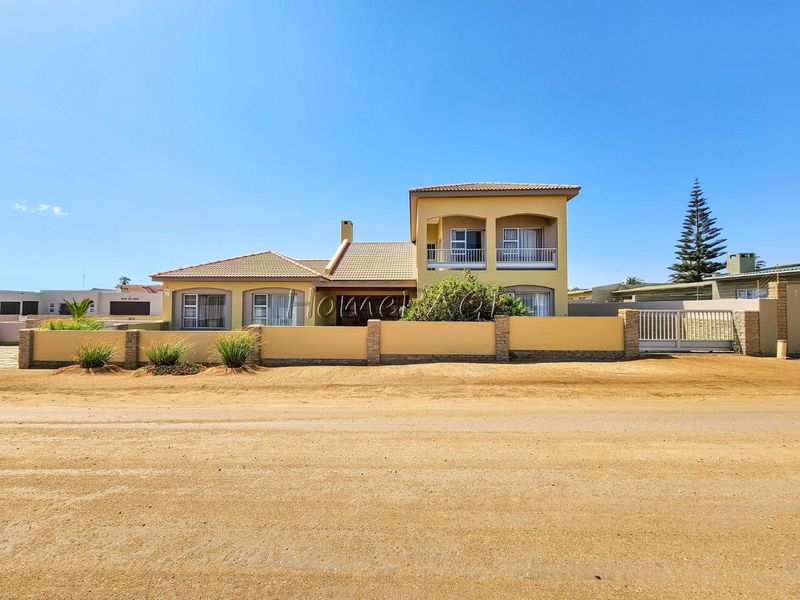 Ext 3, Rob Street, Henties Bay:  Beautiful Double Storey 3 Bedr Home is for Sale - Photo 2