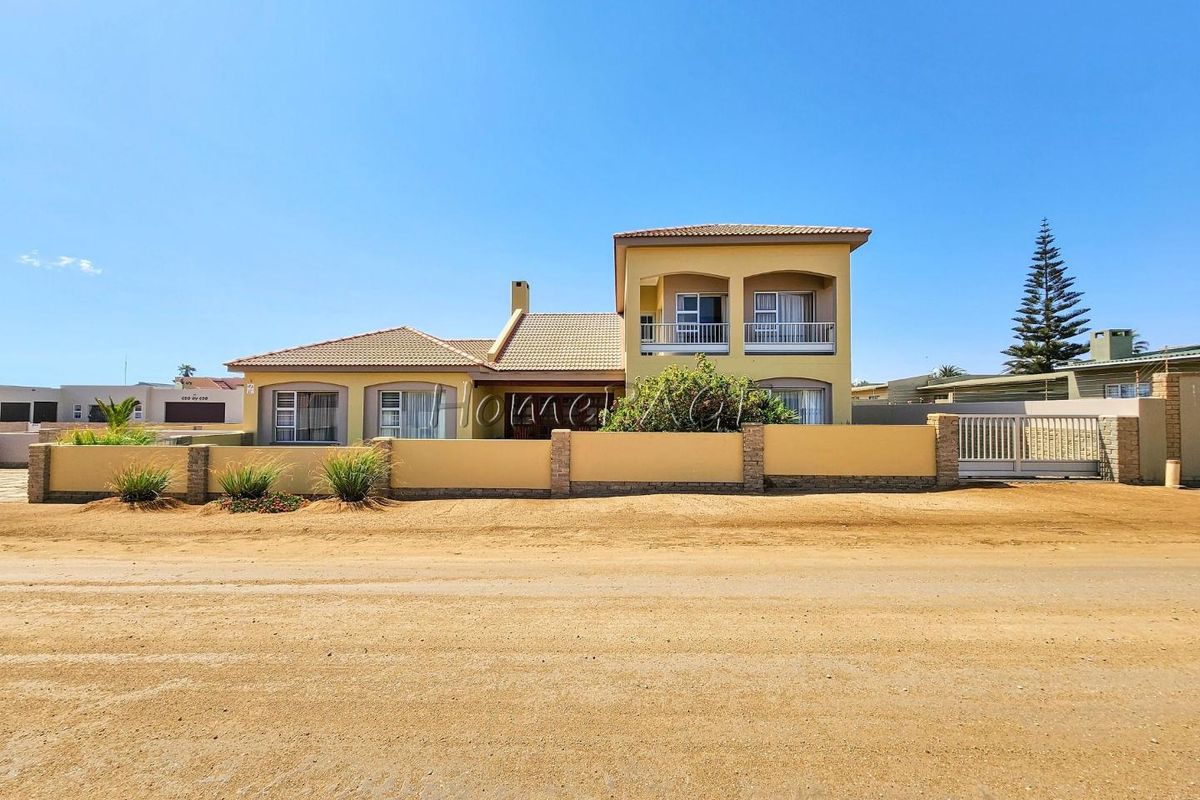 Ext 3, Rob Street, Henties Bay:  Beautiful Double Storey 3 Bedr Home is for Sale - Photo 2