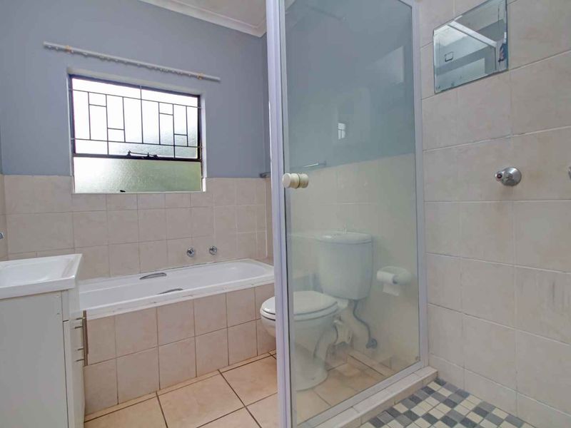 Open-Plan Living with Balcony & 24-Hour Security! - Photo 9