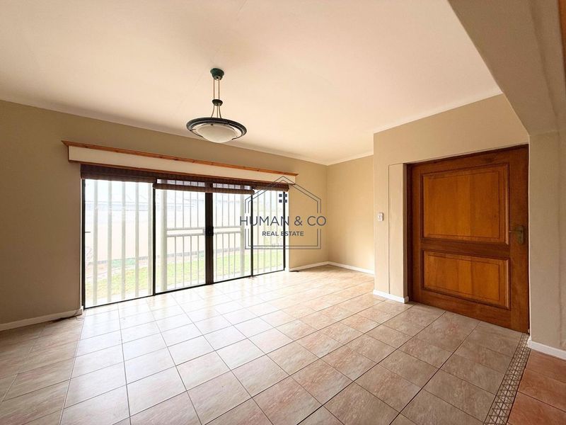 Spacious 4-Bedroom Home with 1 Bedroom Flat & Additional Flatlet – Ideal for a Large Family or Investment Opportunity - Photo 3