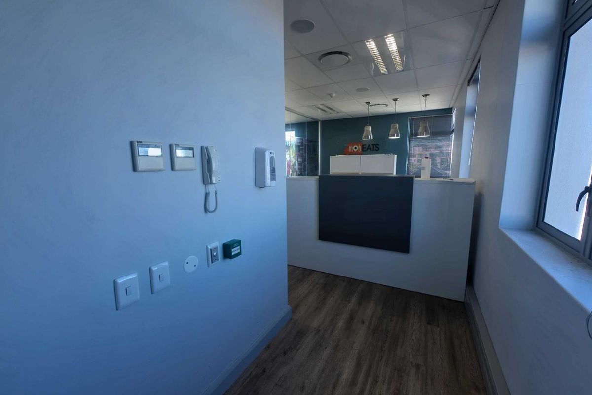 Turnkey 137m2 Plug-and-Play Office | Grosvenor Square, Century City - Photo 3